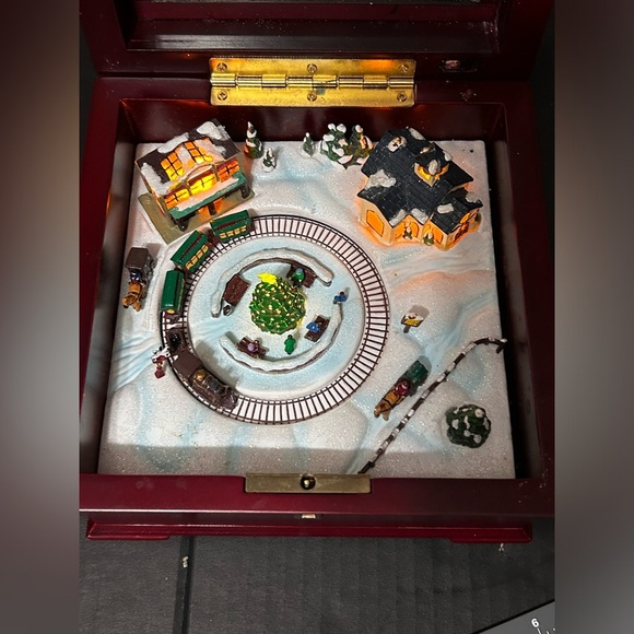 Mr Christmas Animated Mini Music Box - Picture 4 of 5